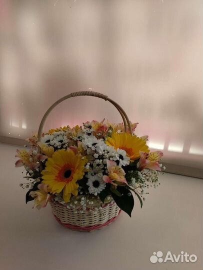 Композиция из живых цветов