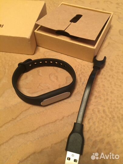Продам фитнес трекер Mi Xiaomi