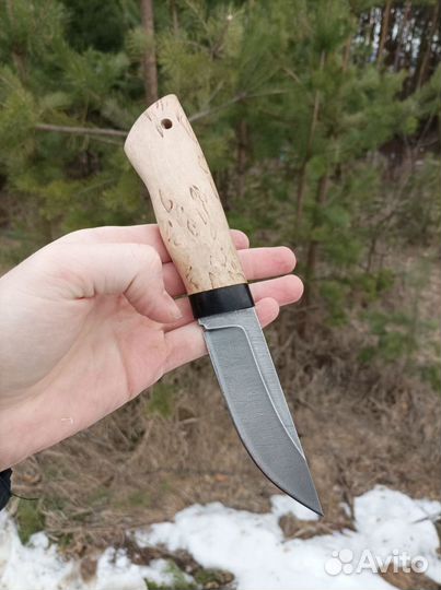 Охотничий нож из кованой дамасской стали