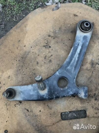 Рычаг правый mitsubishi colt z30