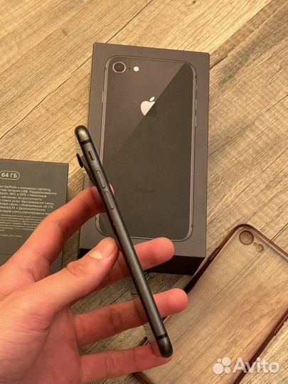 iPhone 8, 64 ГБ