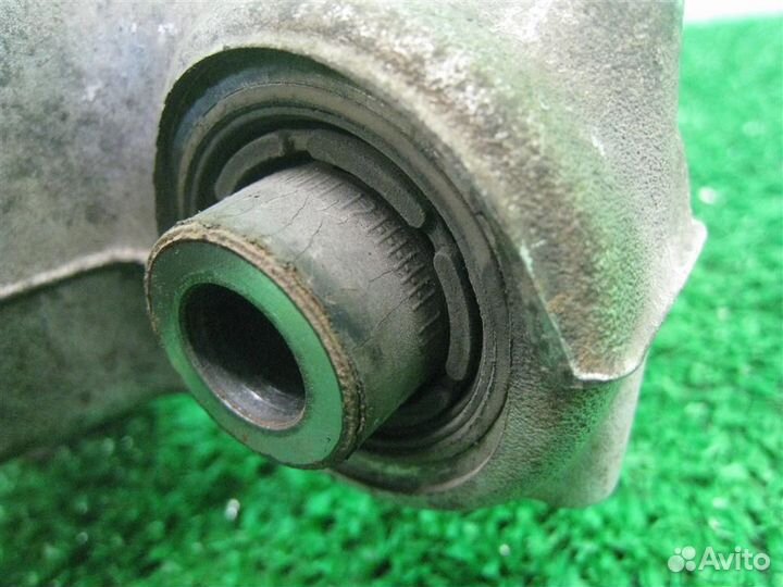 Кулак задний левый volkswagen Tiguan (5N1) 2011