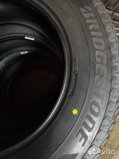 Bridgestone Blizzak Spike-02 SUV 235/65 R17 108T