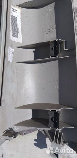 Обшивка центральной правой стойки Volkswagen Golf5