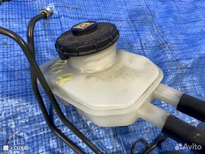 Бачок для тормозной жидкости на honda vezel RU4 LE