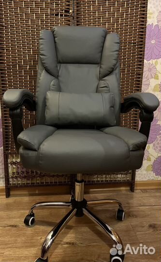 Офисное кресло