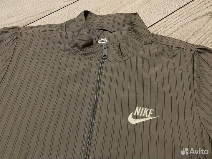 Женская ветровка Nike M