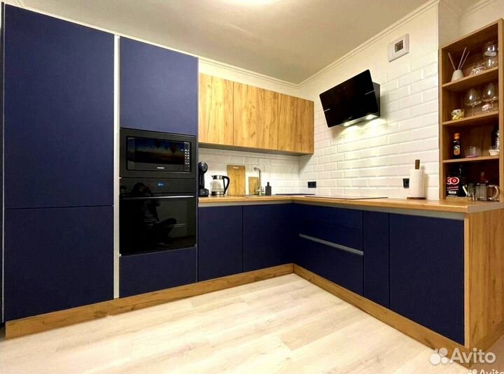 Кухонный гарнитур в современном стиле на заказ