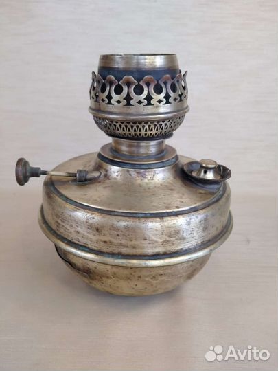 Старинная керосиновая лампа