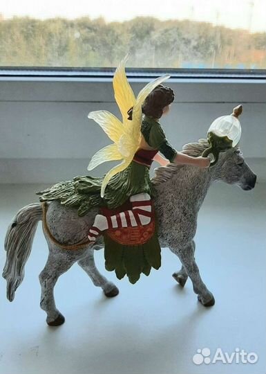 Эльфийка Марвин на лошади Schleich