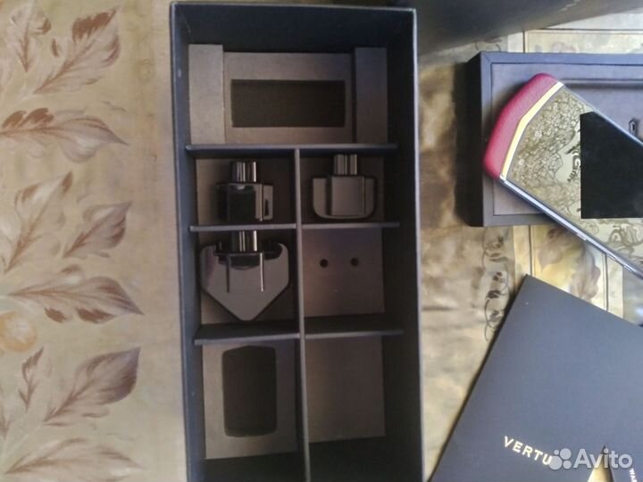 Vertu Constellation малиновый, 32 ГБ