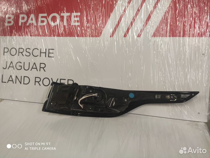 Фонарь задний левый Land Rover Velar LR111108