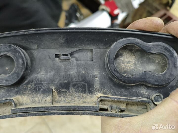 Молдинг заднего правого крыла Renault Captur