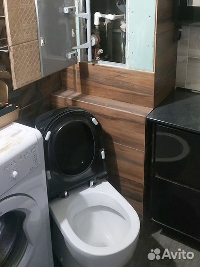 Ремонт установка унитаза. Сантехник