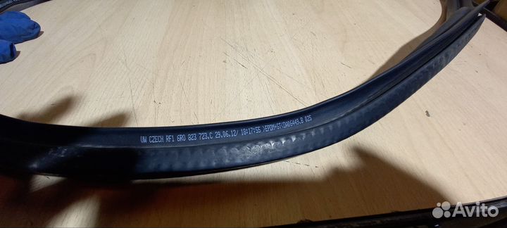 Уплотнитель капота Volkswagen Polo 5