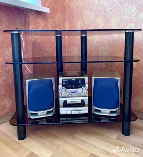 Стеклянная тумба под тв