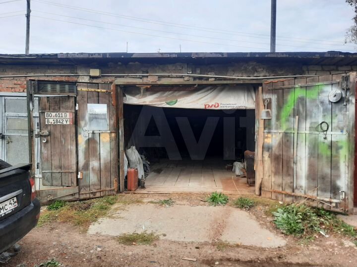 Гараж, > 30 м²