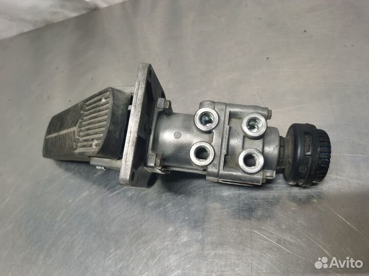 Кран тормозной подпедальный Yutong ZK 6122