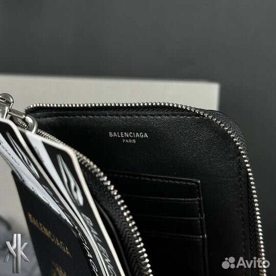 Balenciaga Passport кошелек