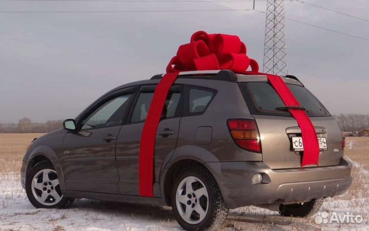 Большой красный подарочный бант на машину на день