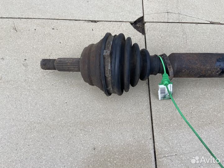 Привод передний правый Volkswagen Passat B3