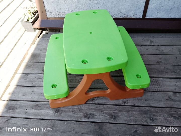 Детский стол из прочной пластмассы