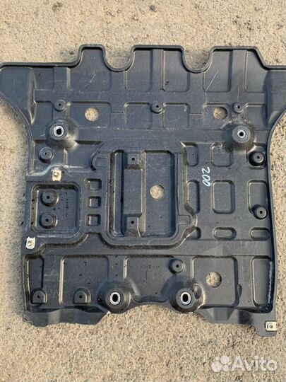 Защита двигателя Toyota Land Cruiser 200