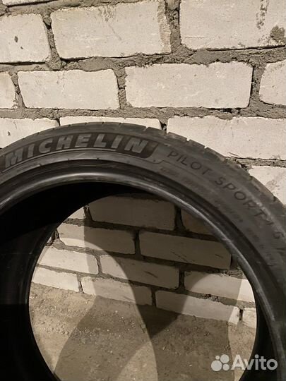 Michelin Pilot Sport 4 S 255/40 R20 и 285/35 R20 101Y