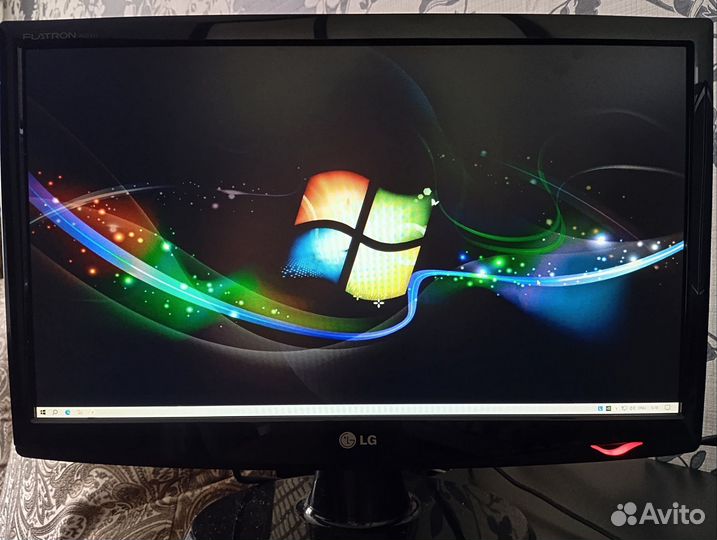 Монитор LG flatron w2243t Full HD