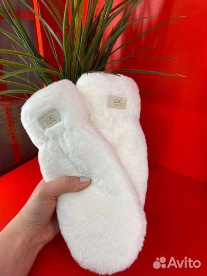 Женские теплые варежки