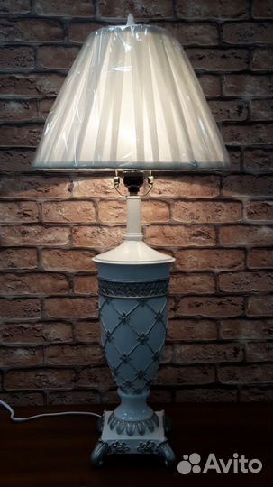 Настольная лампа