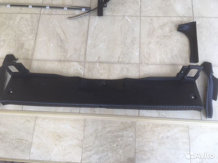 Пластик багажника