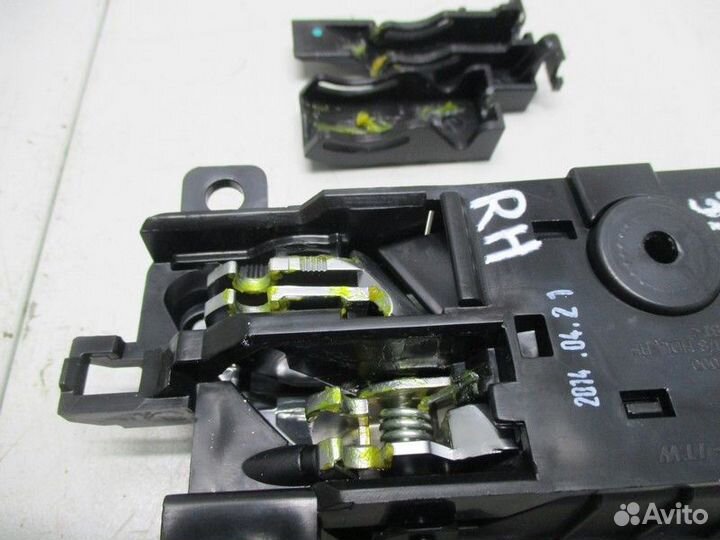 Ручка двери задней внутренняя правая Kia Quoris KH