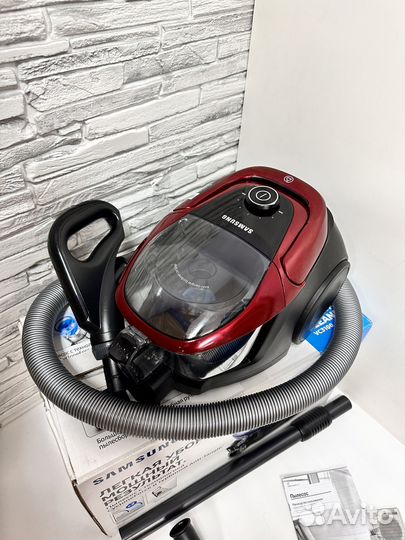 Пылесос с контейнером Samsung SC18M3120V1