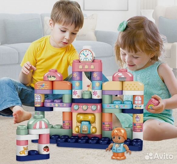 Конструктор замок 73 детали свет и музыка крупный