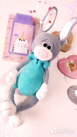 Большой вязаный заяц