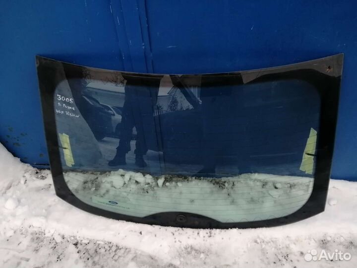 Стекло крышки багажника Форд фокус 2 хетчбек