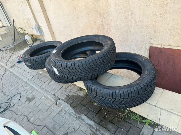 Pirelli Ice Zero 235/55 R20