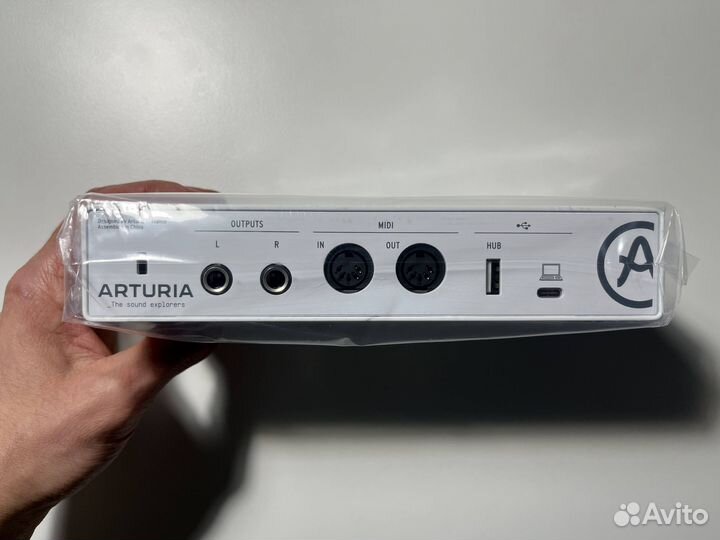 Звуковая карта Arturia Minifuse 2 White новая