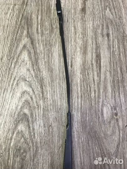 Поводок дворника передний правый Opel Astra K