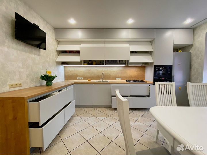 Кухонный гарнитур фурнитура Blum. Рассрочка