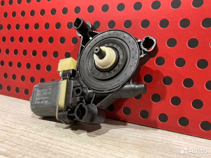 Моторчик стеклоподъемника задний левый Porsche