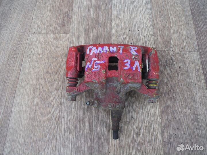 Суппорт задний левый Mitsubishi Galant 8 1998