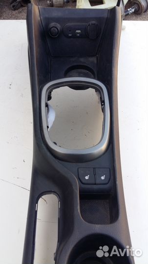 Консоль центральная Киа Рио 3 15г