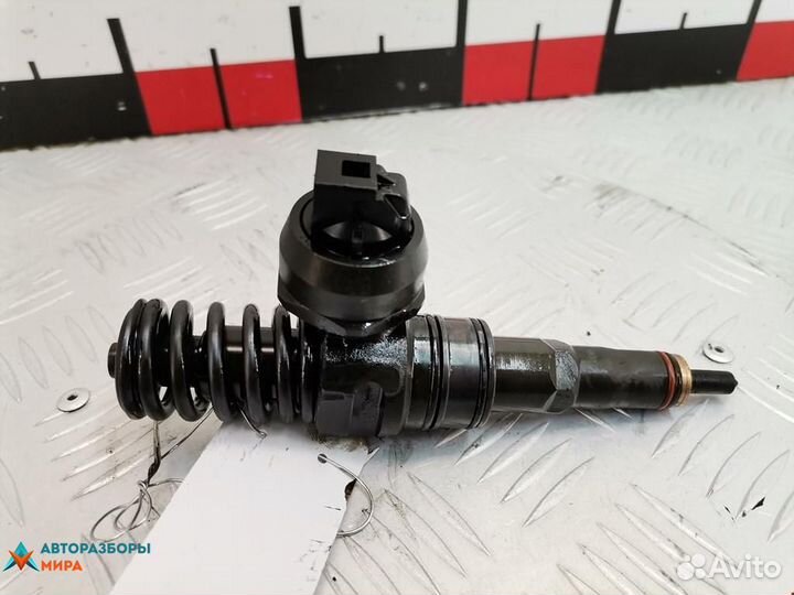 Форсунка Volkswagen Golf 4 2006 038130073AG