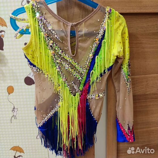 Яркие групповые купальники для гимнастики