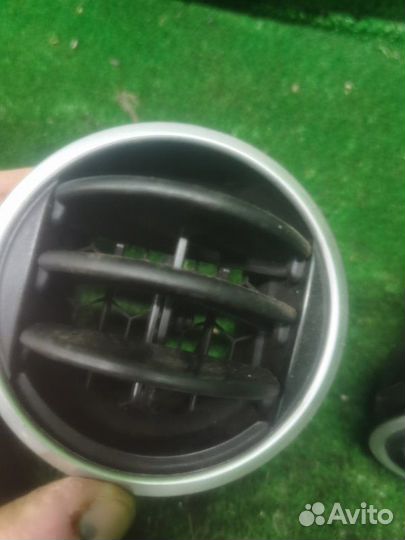 Дефлектор воздуховода Mazda 6 седан 2.0 2006