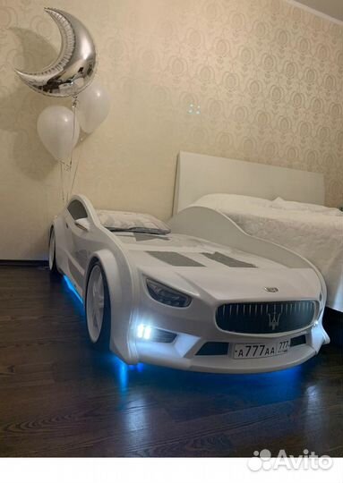 Детская кровать машина