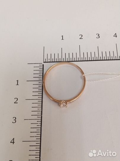 Кольцо с синтетическим камнем Золото