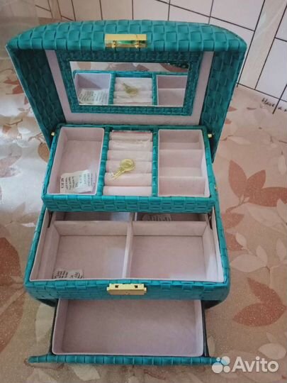 Шкатулка для украшений новая